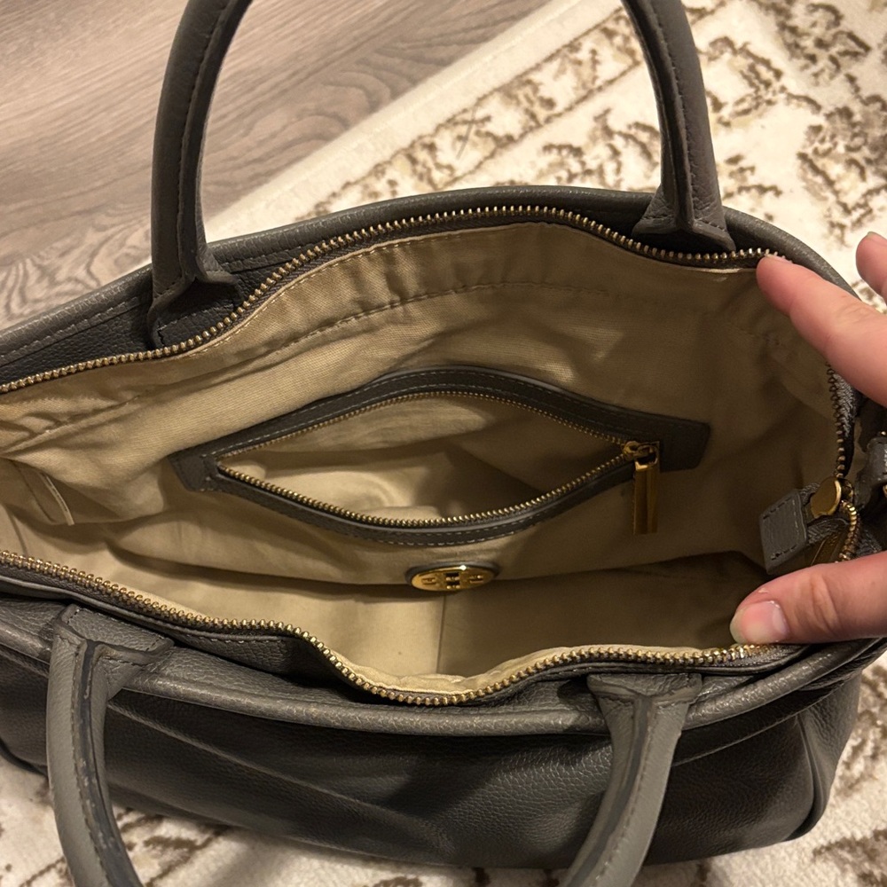 Tory Burch Jaden Horsebit Pebbled Leather Purse - Picture 3 of 16